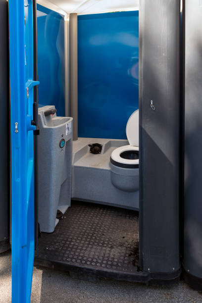 Best Portable restroom trailer rental  in Fort Shawnee, OH